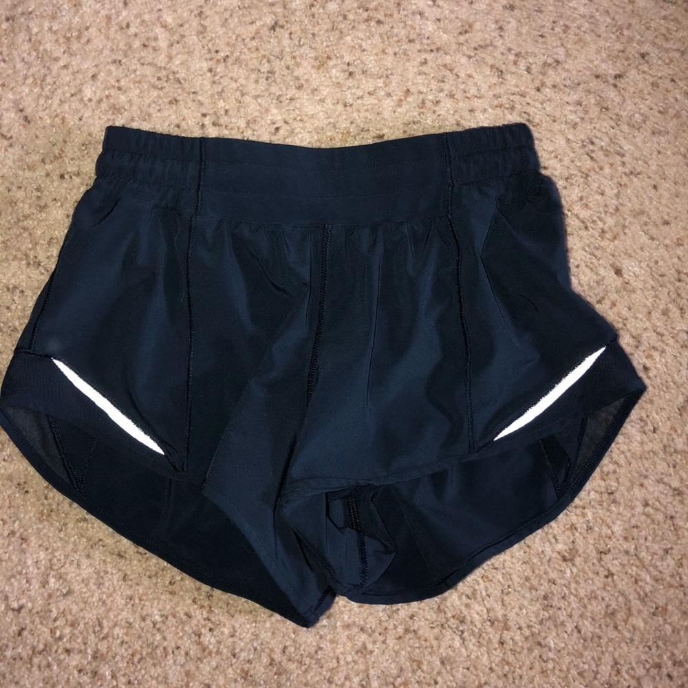 Lululemon hotty hot short 2.5”
